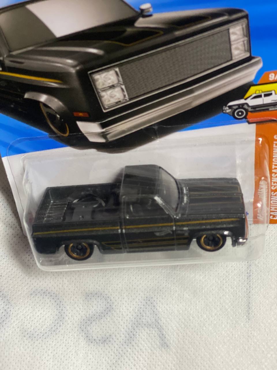 Hot Wheels ’83 Chevy Silverado – Black/Gold 157/250 Mainline 2022 (9/10 Trucks)
